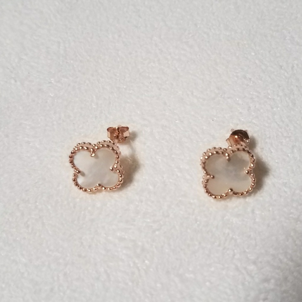 🆕 Mother of Pearl Four Leaf Clover S925 Earrings